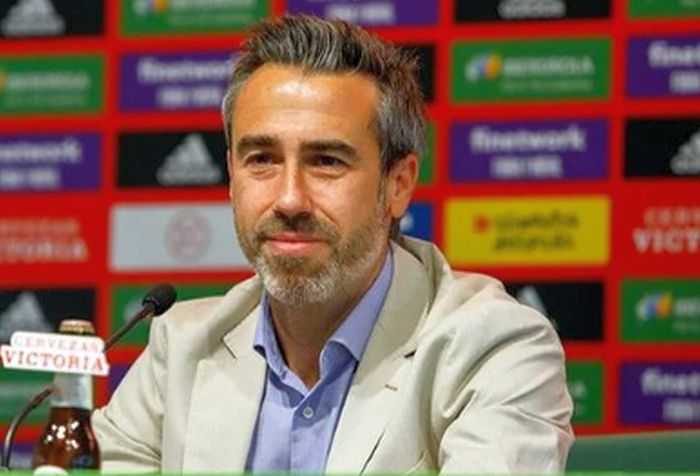 Renegado, técnico da Espanha dá a volta por cima mesmo sem clima com elenco