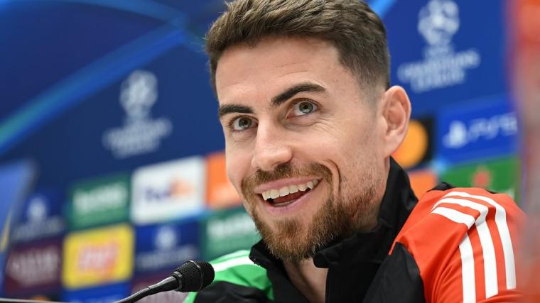 Flamengo acerta valores com Jorginho e acordo está nas mãos do volante