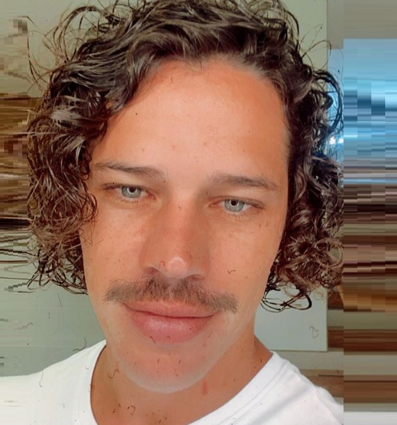 Aos 36, José Loreto toma 1ª dose de vacina contra Covid-19: ‘obrigado SUS’