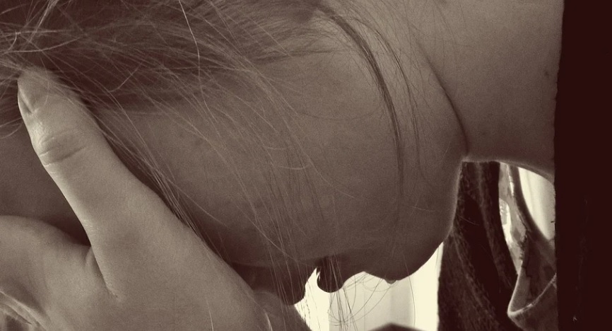 Jovem é estuprada após ir a show com homem que conheceu em app de namoro