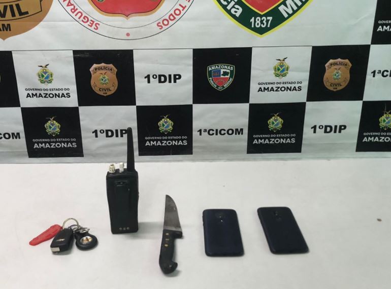 Grupo é preso após ameaçar motorista com faca e roubar táxi em Manaus