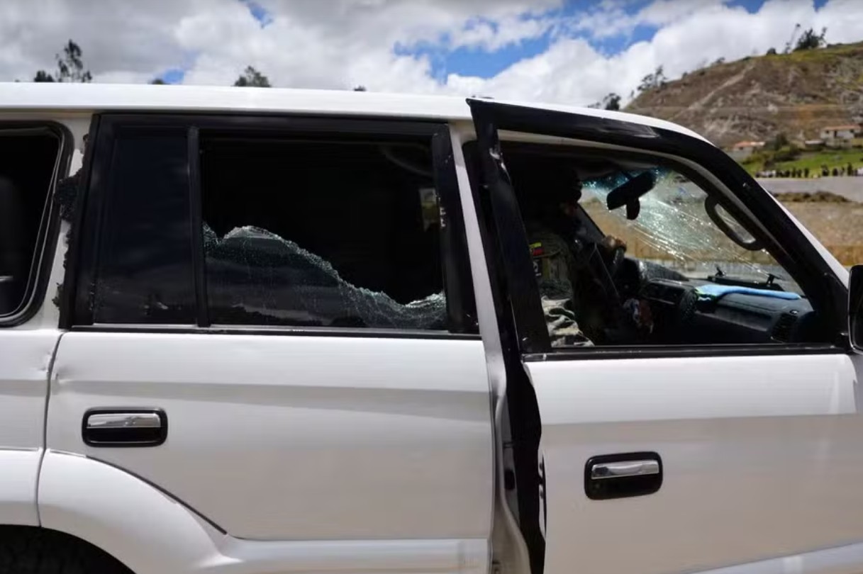 Presidente do Equador escapa ileso de ataque a tiros em meio a protestos