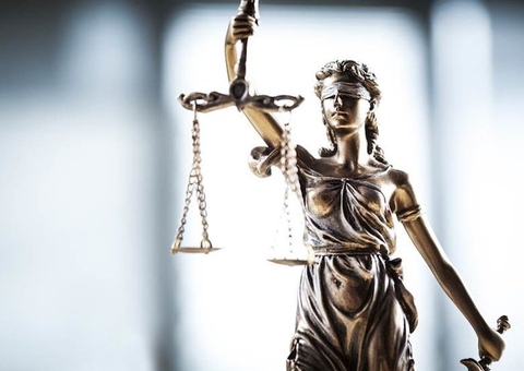 Aprovação em mestrado independe da entrega de tese com correções