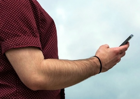 Funcionário que exagerou no celular tem justa causa mantida pela Justiça