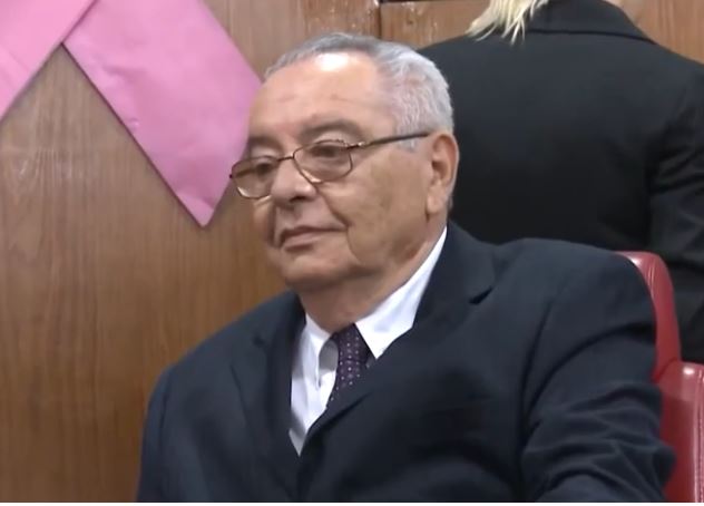 Polícia procura pediatra suspeito de estuprar seis crianças