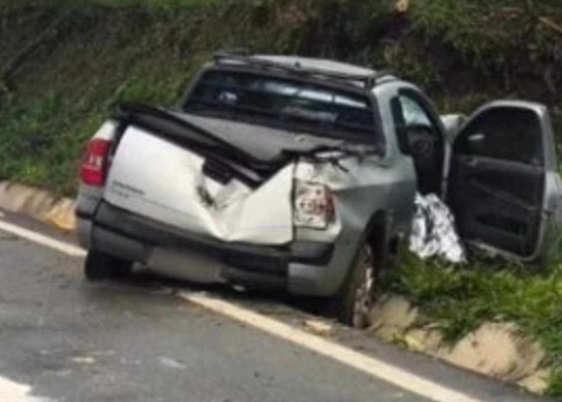 Homem sequestra idoso, sofre acidente e morre; vítima sofre lesões leves