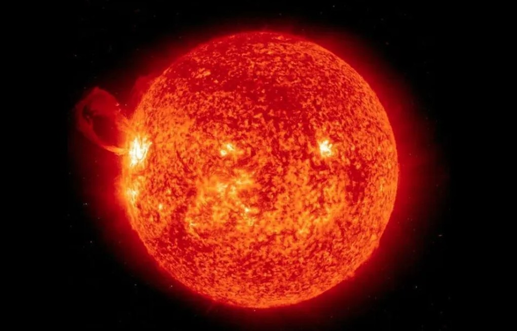 Sol emite sequência de explosões potentes e material solar atingirá a Terra