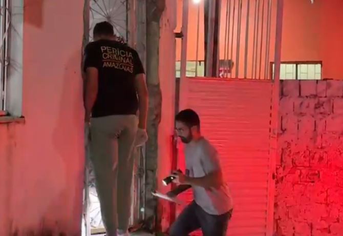 Mulher é assassinada na porta de casa em Manaus