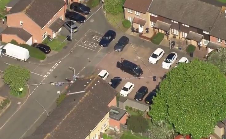 Armado com espada, homem mata garoto de 14 anos e fere 4 pessoas em Londres