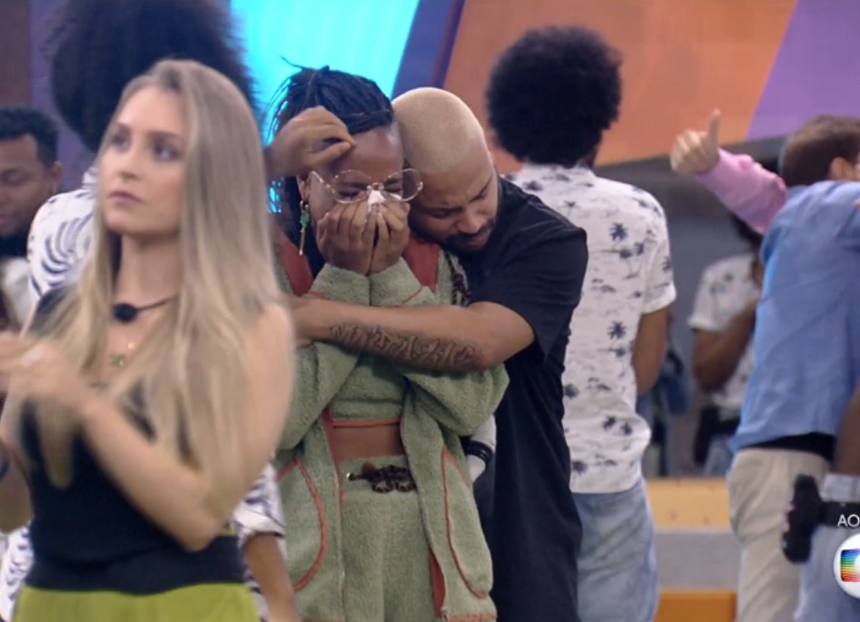 Karol Conká chora com saída de Arcrebiano e é comparada a Flordelis 
