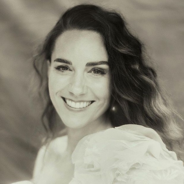 Kate Middleton posa para retratos de celebração de 40 anos