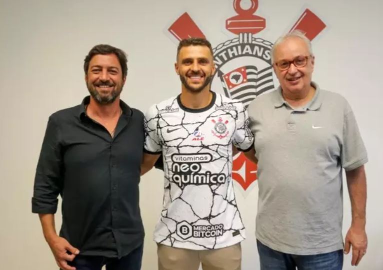 Após fugir da Ucrânia, Júnior Moraes é contratado pelo Corinthians
