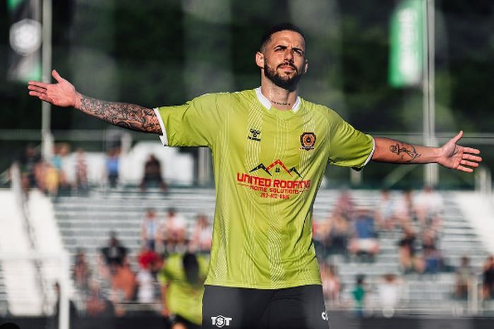 Grêmio testa melhor do mundo de futebol 7 no campo e estuda contrato curto