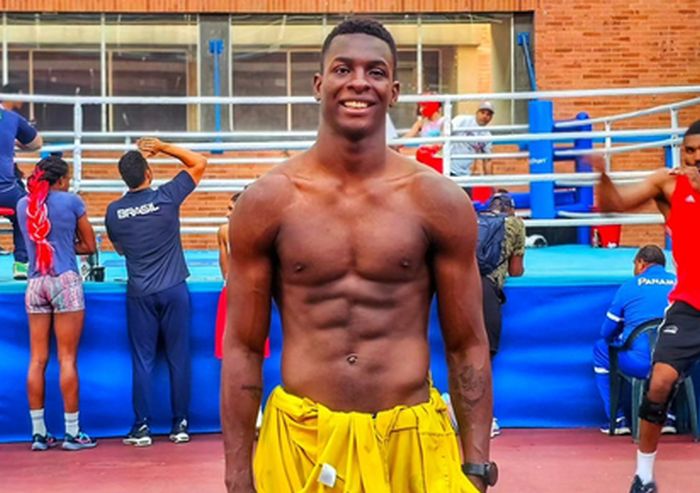 Brasil abre dia de 12 semifinais no boxe com vitória por WO e vaga em Paris