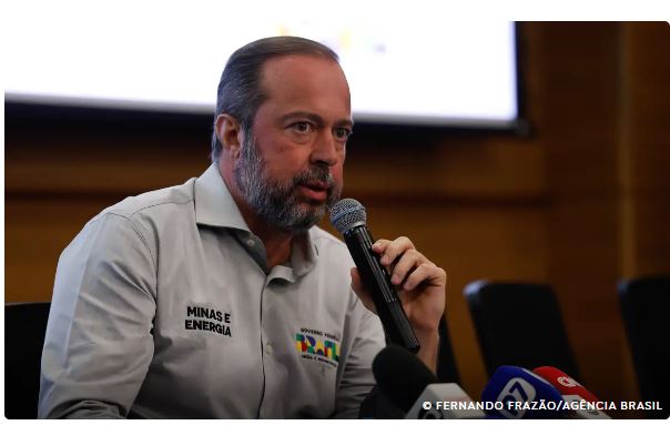 Decisão sobre horário de verão será na terça-feira, diz ministro