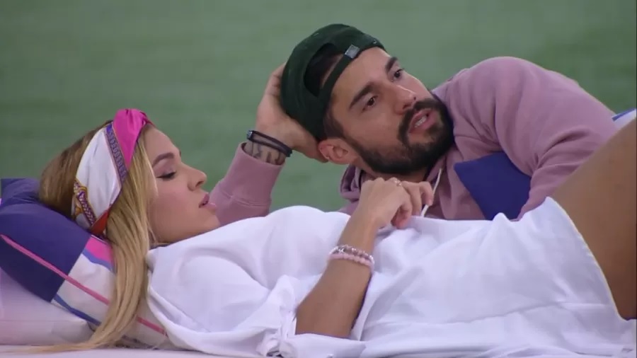 Ex-BBB Kerline revela se beijou Arcrebiano fora do BBB