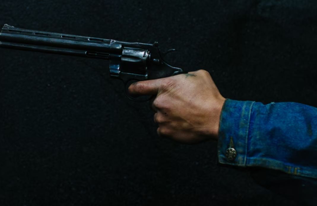 Homem é preso após atirar na própria filha dentro de casa no Amazonas