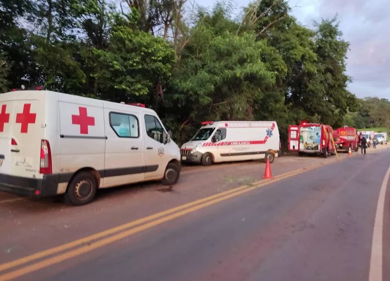 Acidente com ônibus que transportava doentes deixa 8 mortos e 15 feridos