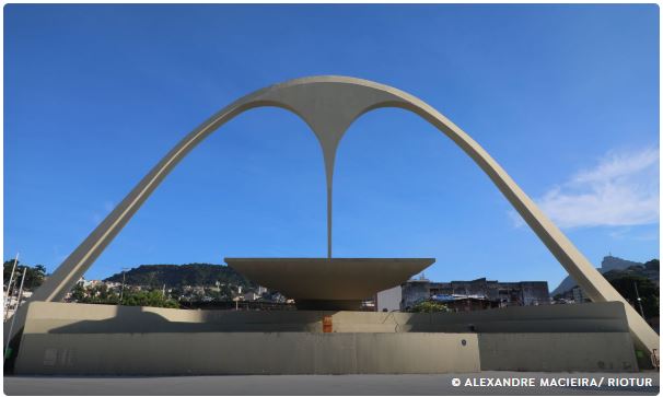Mocidade, Paraíso do Tuiuti, Grande Rio e Portela fecham desfiles no Rio