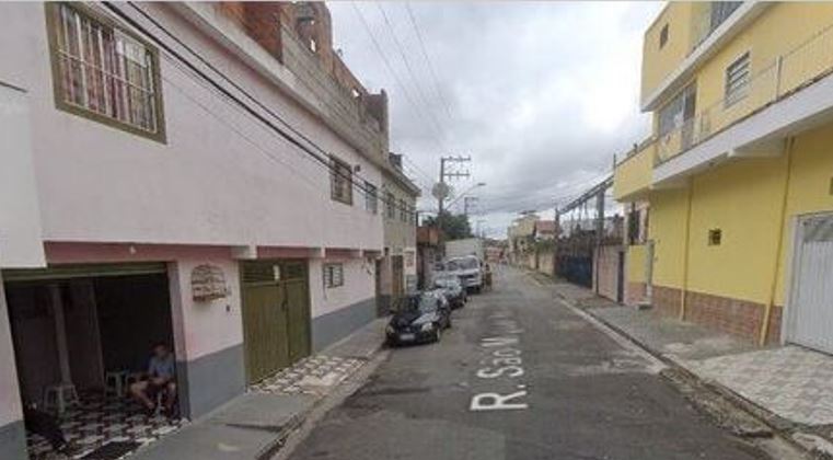 Briga motivada por pisada no pé termina com irmãos mortos em bar