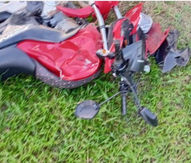 Jovem morre após violento acidente entre carro e moto em Itacoatiara