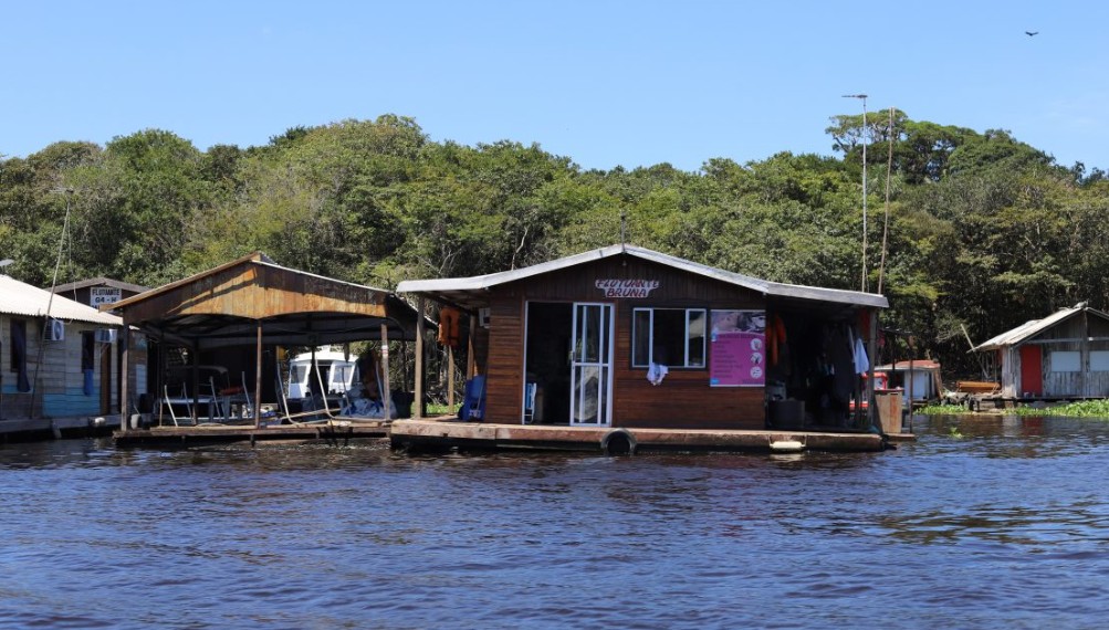 DPE-AM busca manter flutuantes em Manaus após ordem judicial de remoção