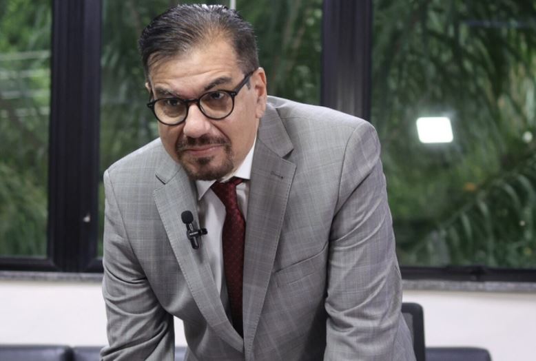 Isaac Tayah muda de partido no retorno à CMM e fica na base do prefeito