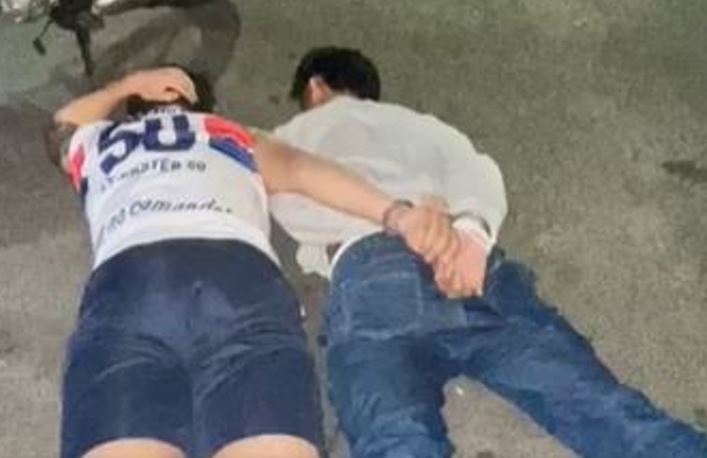 Dupla é presa após voltar para buscar objetos de roubo em matagal de Manaus