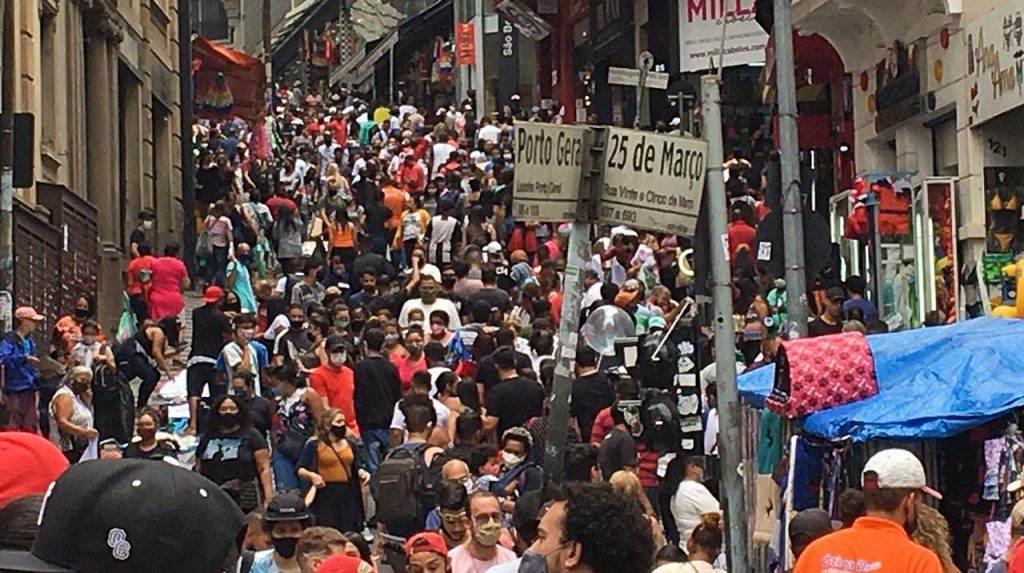 Brasil tem 3.647 vítimas da Covid nas últimas 24h; total é de 348.934 mil