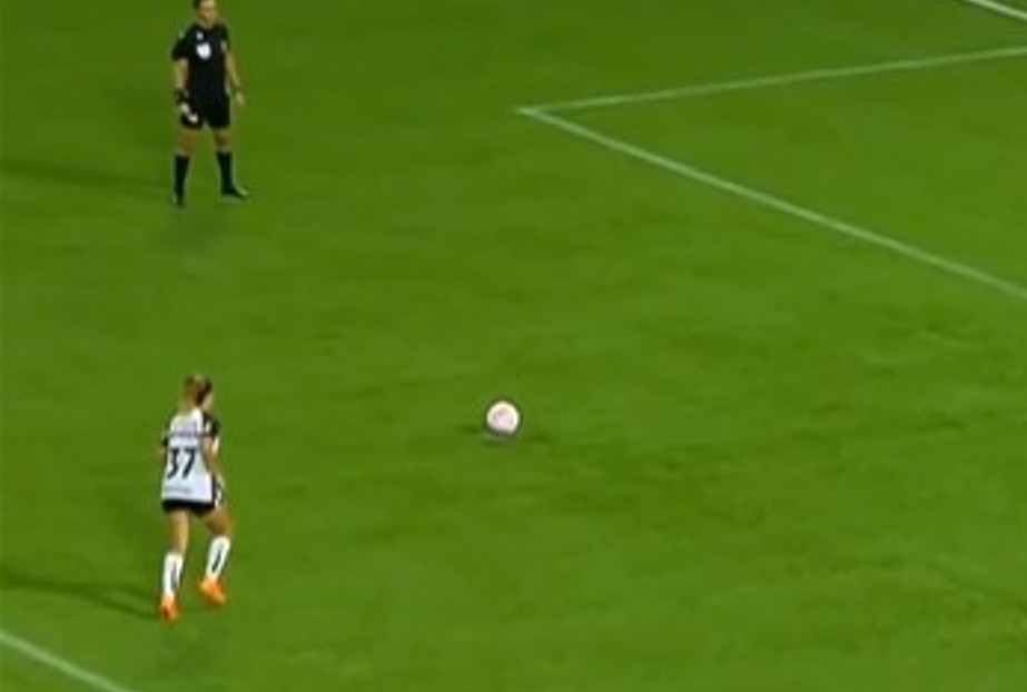 Palmeiras supera Corinthians nos pênaltis e conquista a Supercopa Feminina