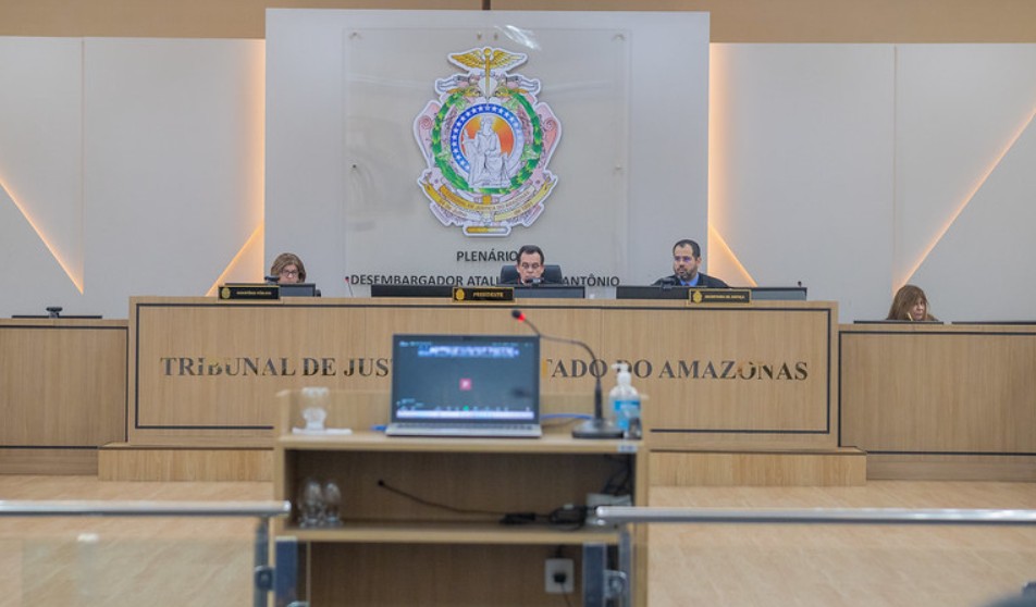 Julgamento de juízes do TJAM é suspenso após divergência sobre punições