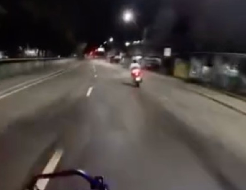 Garoto de 13 anos morre após bater moto em muro na Compensa