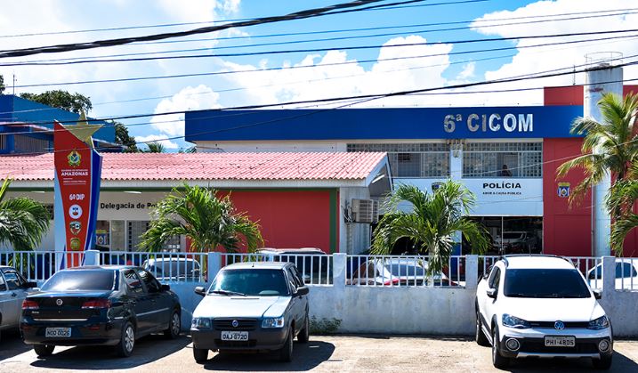 Homem invade casa de desconhecidos para não ser linchado por roubo em Manaus