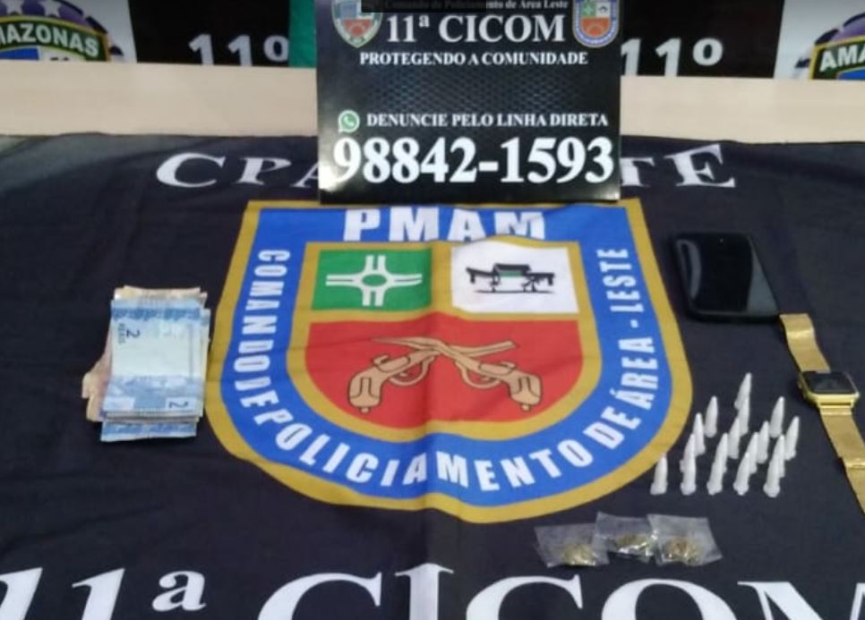 Homem é abandonado por comparsas e acaba preso com drogas no Coroado