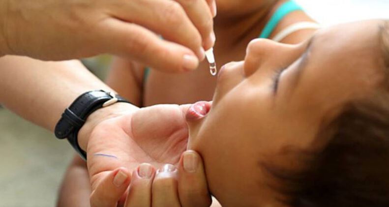 Semsa recolhe últimas doses da vacina oral contra a pólio em Manaus