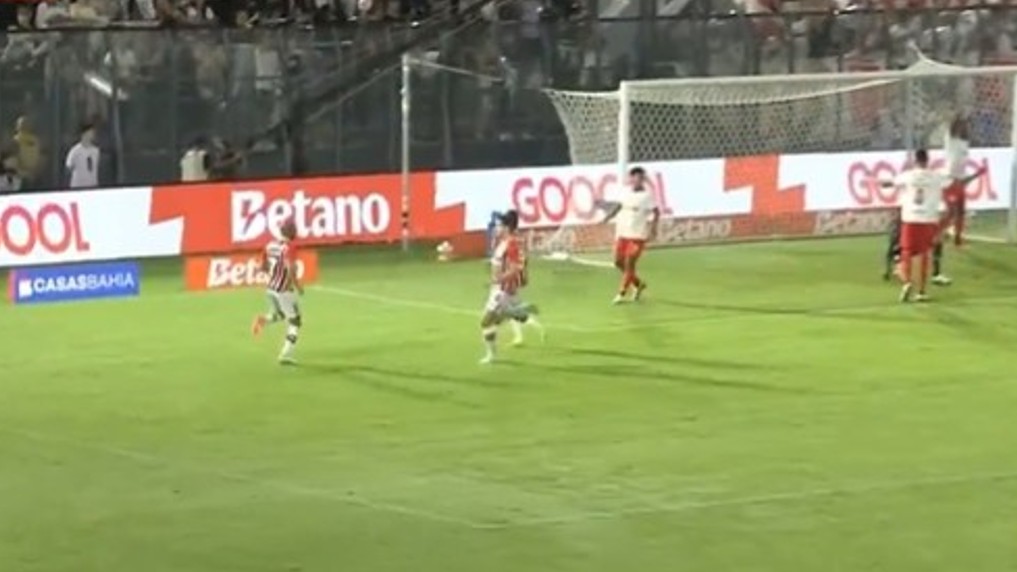 São Paulo vence Bragantino e é o primeiro semifinalista do Paulista