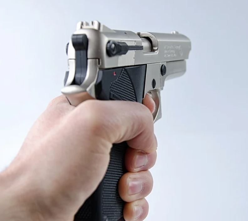 Homem é preso após invadir e roubar salão de beleza em Manaus