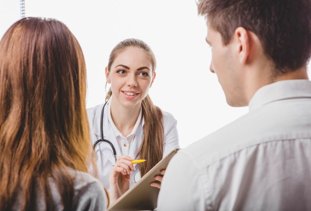 Mulheres poderão ter direito a acompanhante em todos os serviços médicos