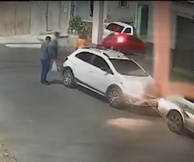 Vídeo mostra criminoso atirando contra gari durante assalto em Manaus 