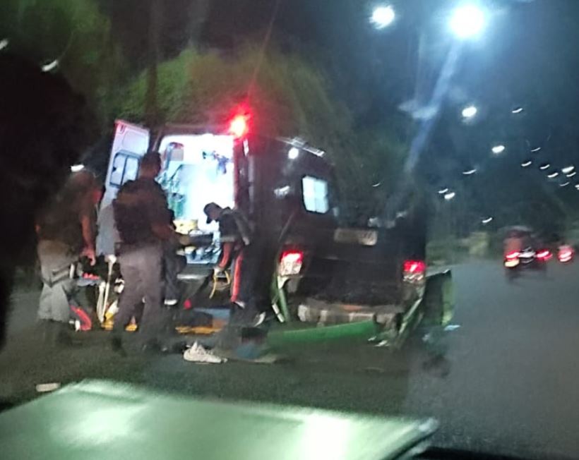 Homem fica ferido em acidente após carro capotar em avenida de Manaus