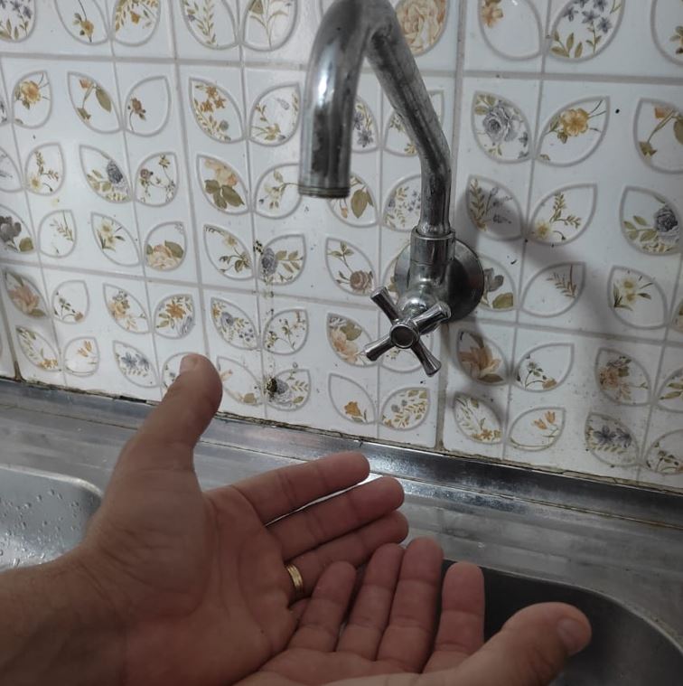 Vazamento em tubulação deixa moradores sem água em Manaus