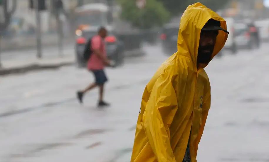 Inmet alerta para risco de chuvas intensas pelo Brasil