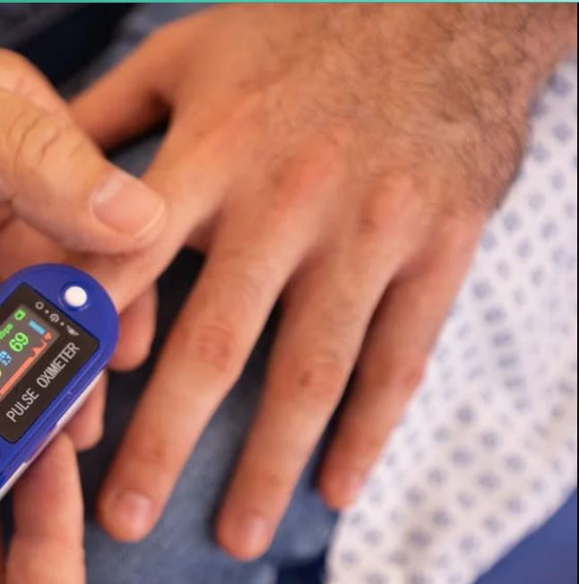 Convidado leva facada no pescoço ao ser atacado em festa de aniversário