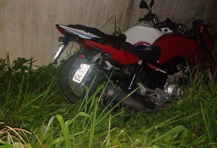 Homens têm motocicletas roubadas enquanto lanchavam em Manaus