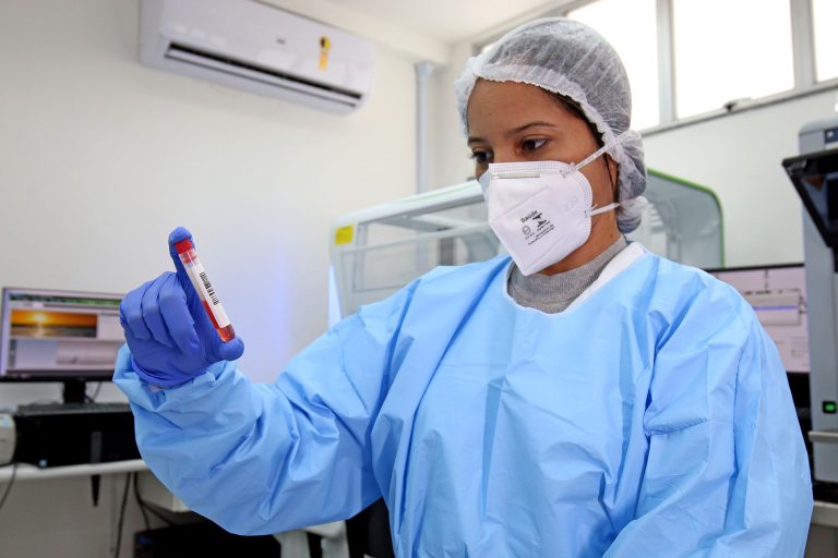 Variante peruana pode ser mais transmissível e resistente a vacina 