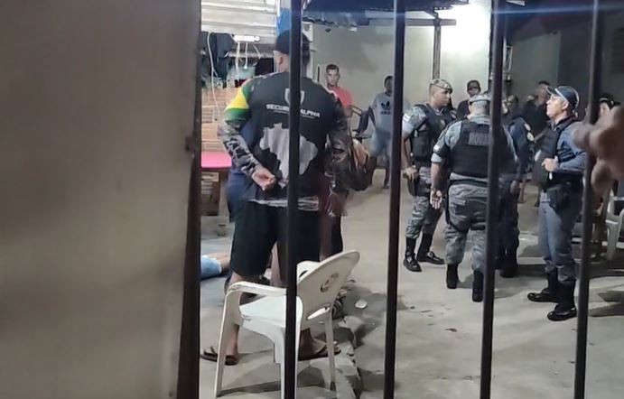 Jovem é assassinado enquanto jogava baralho no Amazonas
