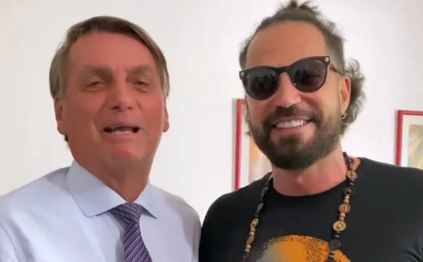 Latino e Bolsonaro se encontram: ‘você já tá reeleito!’