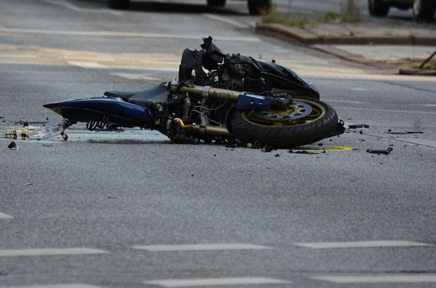 Industriária morre ao cair da garupa de moto durante acidente em Manaus