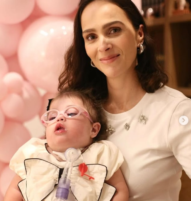 Letícia Cazarré diz que filha está respirando sem ajuda de aparelho