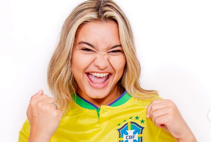 Narradora mais jovem de Copa se inspira em Luciano do Valle e queria ser jogadora